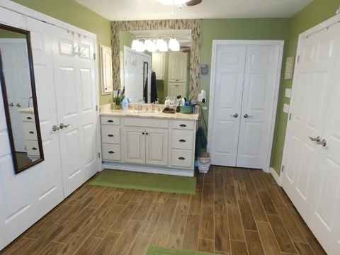 Handicap Accessible Bathroom